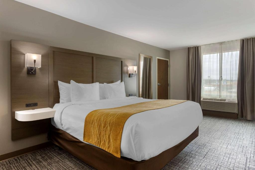 Comfort Inn Jonesboro Spacious Room